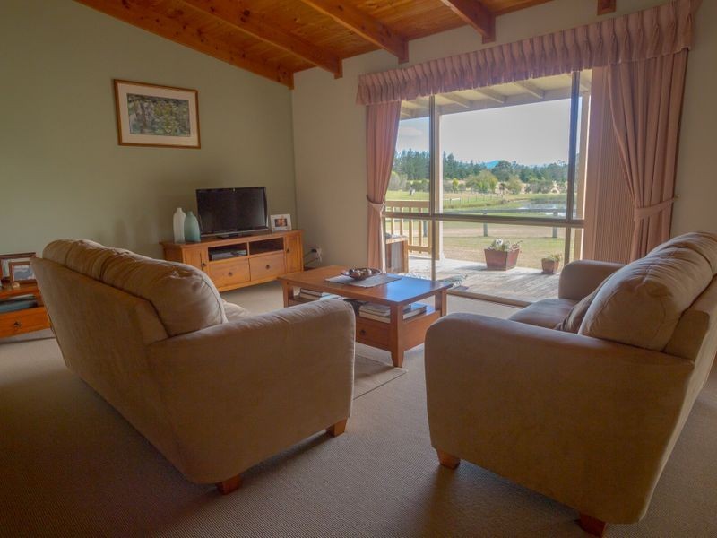 35 Pear Tree Place, Moruya NSW 2537