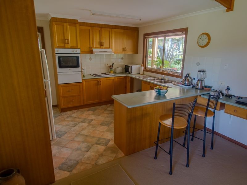 35 Pear Tree Place, Moruya NSW 2537