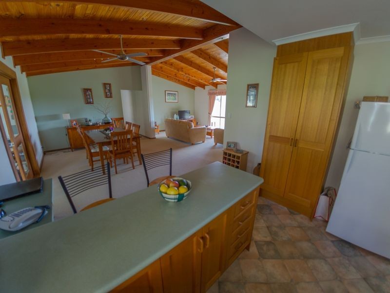 35 Pear Tree Place, Moruya NSW 2537