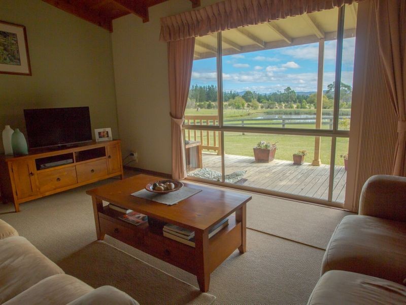 35 Pear Tree Place, Moruya NSW 2537