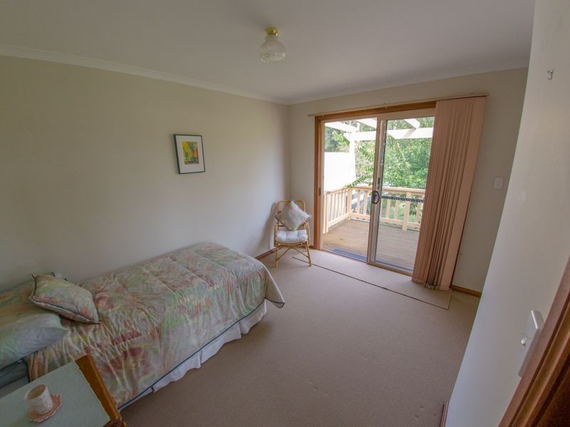 35 Pear Tree Place, Moruya NSW 2537