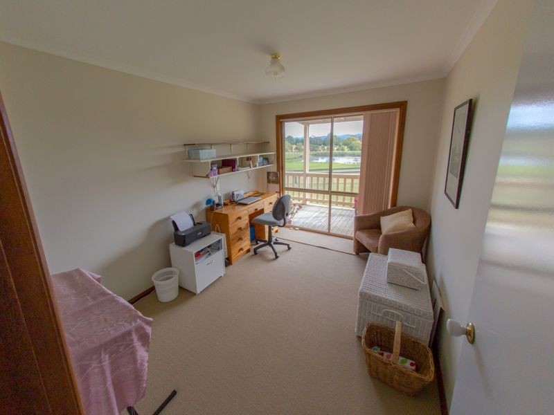 35 Pear Tree Place, Moruya NSW 2537