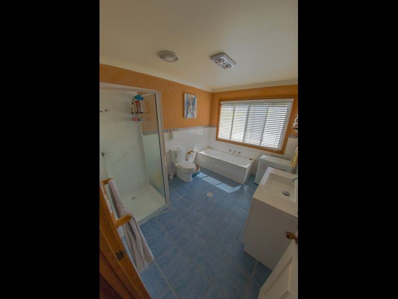 14 Crest Crescent, Moruya Heads NSW 2537