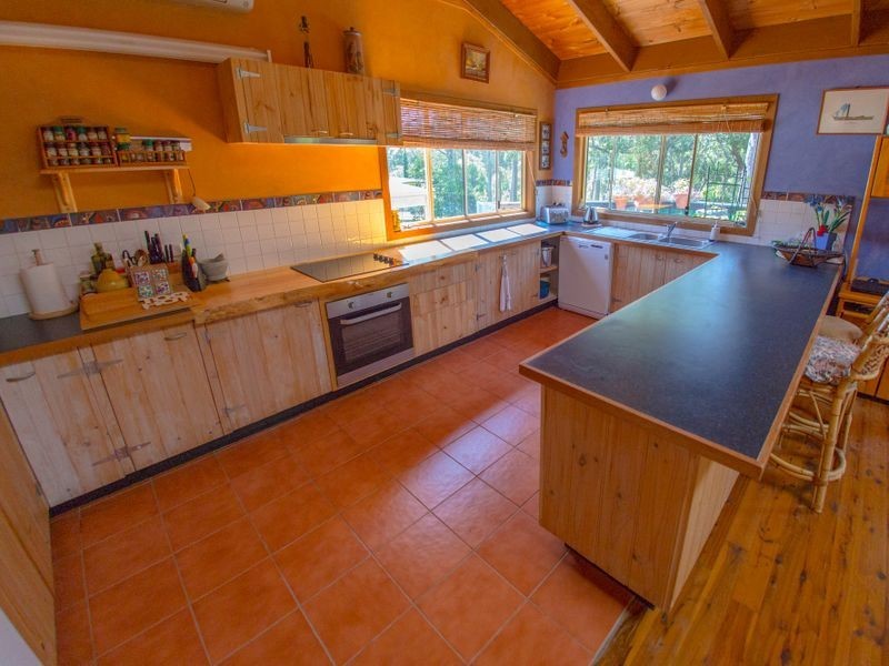 14 Crest Crescent, Moruya Heads NSW 2537