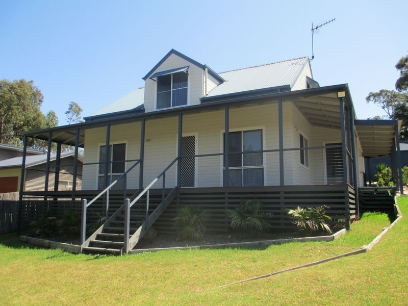 5 Renee Crescent, Moruya Heads NSW 2537