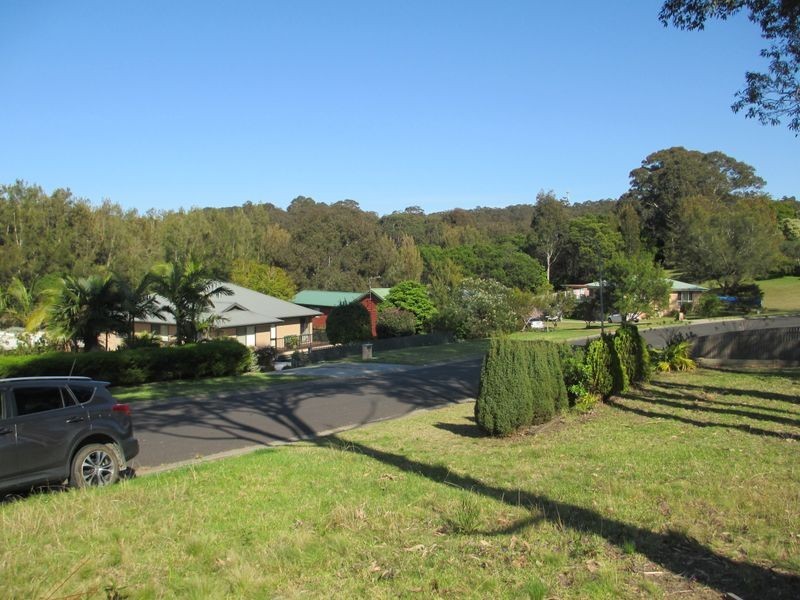 13 Renee Crescent, Moruya Heads NSW 2537