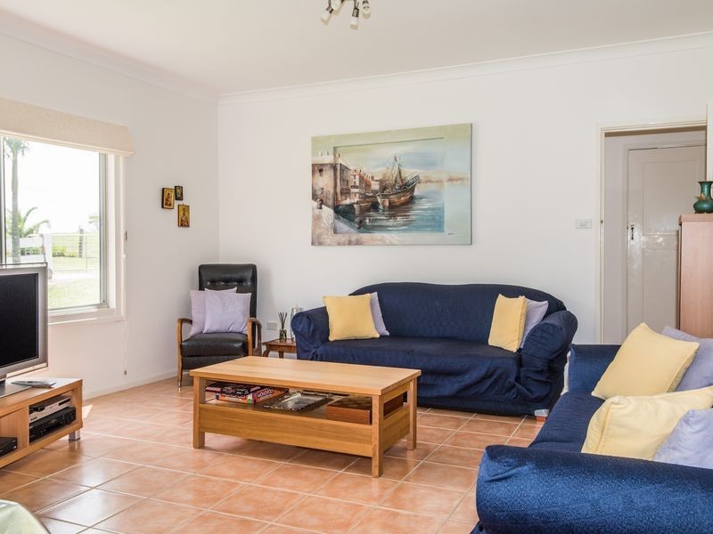 10 Glenduart Grove, Moruya NSW 2537