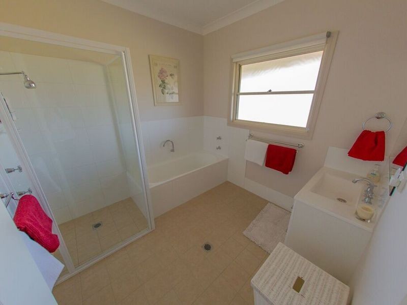 19 Mountain View Road, Moruya NSW 2537