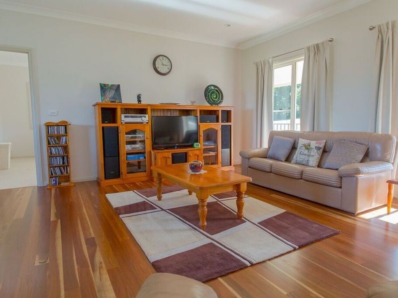 19 Mountain View Road, Moruya NSW 2537