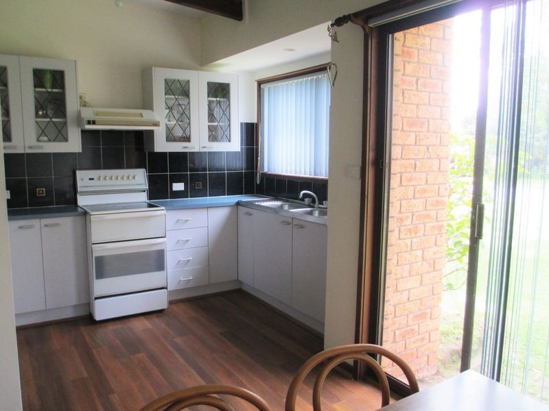 5 Jennifer Place, Moruya Heads NSW 2537