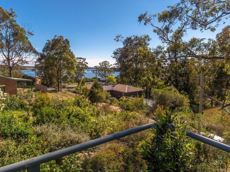 8 Hazel Road, Moruya Heads NSW 2537