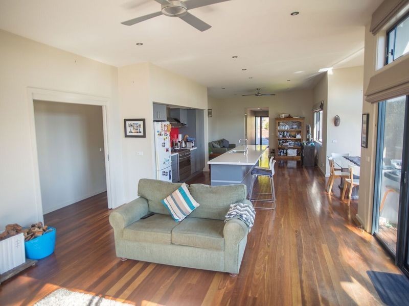 8 Hazel Road, Moruya Heads NSW 2537