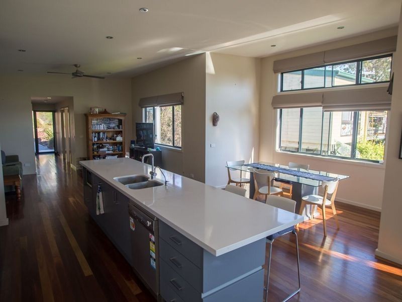 8 Hazel Road, Moruya Heads NSW 2537