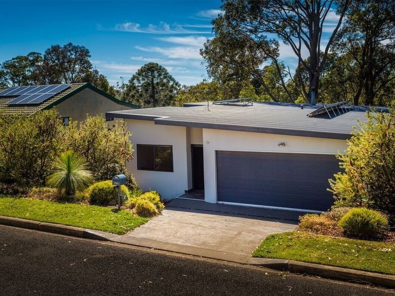 8 Hazel Road, Moruya Heads NSW 2537