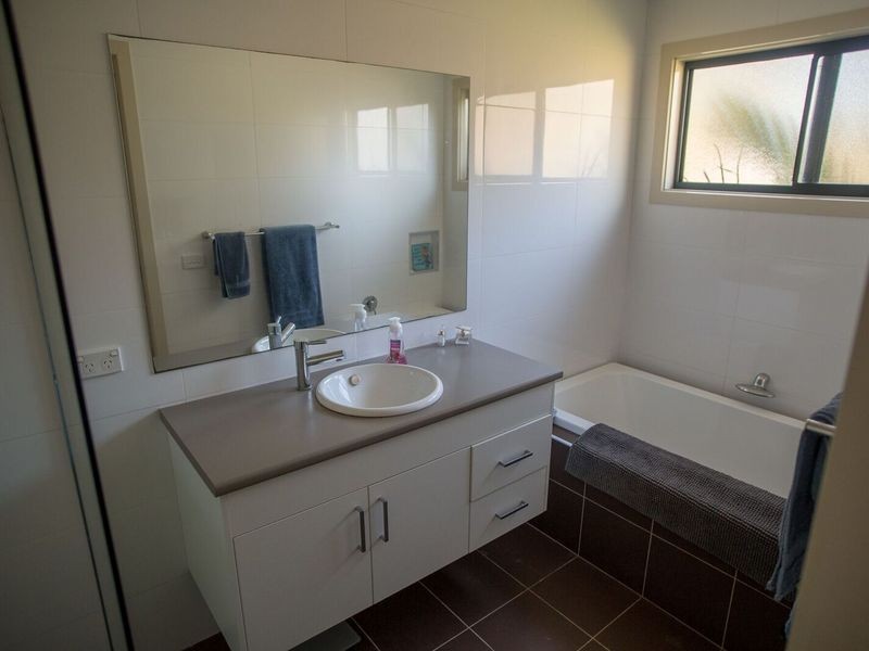 8 Hazel Road, Moruya Heads NSW 2537