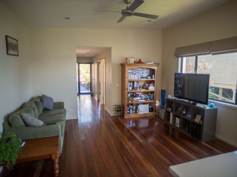 8 Hazel Road, Moruya Heads NSW 2537
