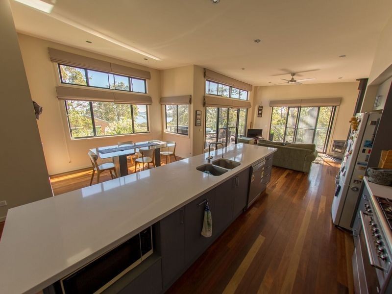 8 Hazel Road, Moruya Heads NSW 2537