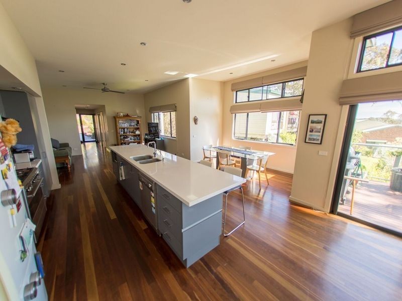 8 Hazel Road, Moruya Heads NSW 2537