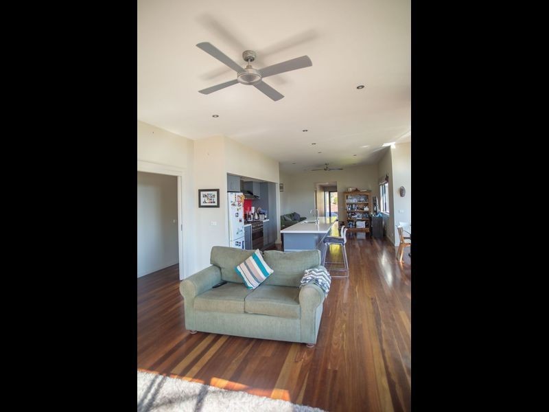 8 Hazel Road, Moruya Heads NSW 2537