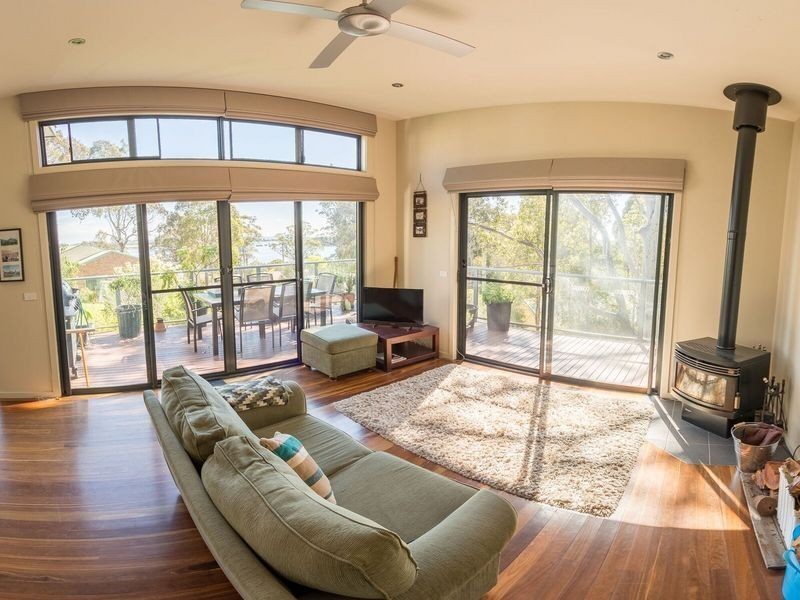 8 Hazel Road, Moruya Heads NSW 2537