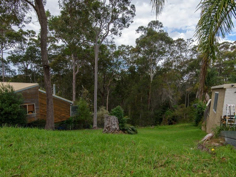 16 Crest Crescent, Moruya Heads NSW 2537