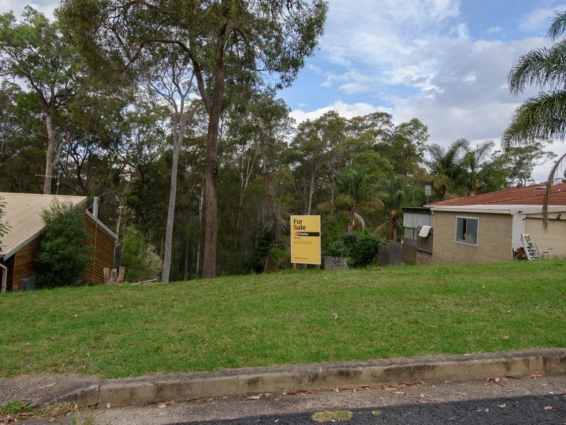 16 Crest Crescent, Moruya Heads NSW 2537