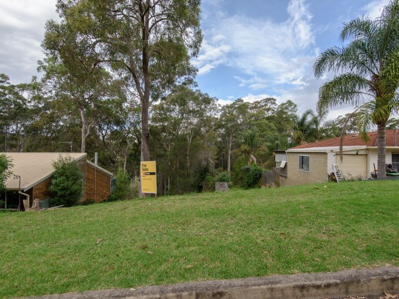 16 Crest Crescent, Moruya Heads NSW 2537