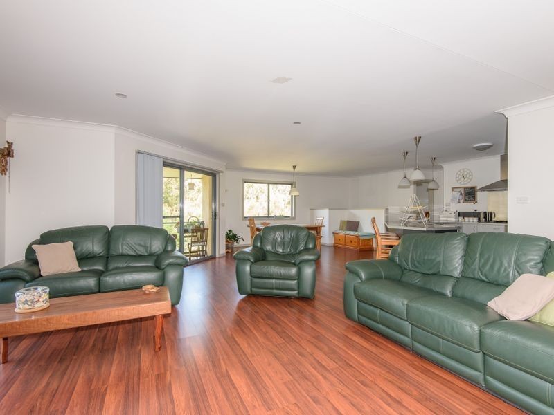 26 Renee Crescent, Moruya Heads NSW 2537