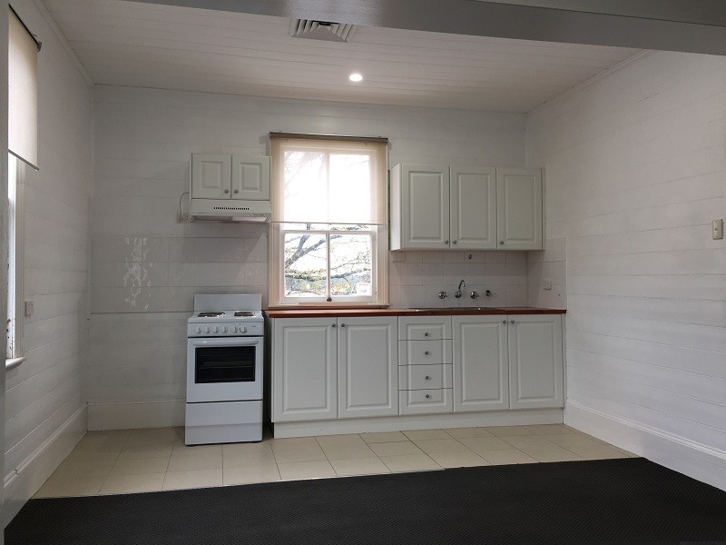 8 Page Street, Moruya NSW 2537