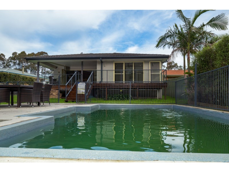 10 Renee Crescent, Moruya Heads NSW 2537