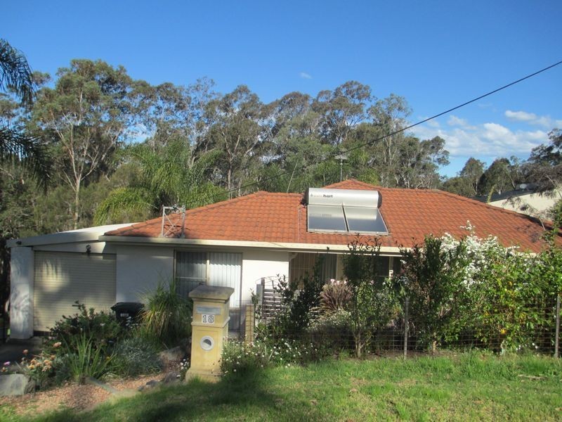 18 Crest Cres, Moruya Heads NSW 2537