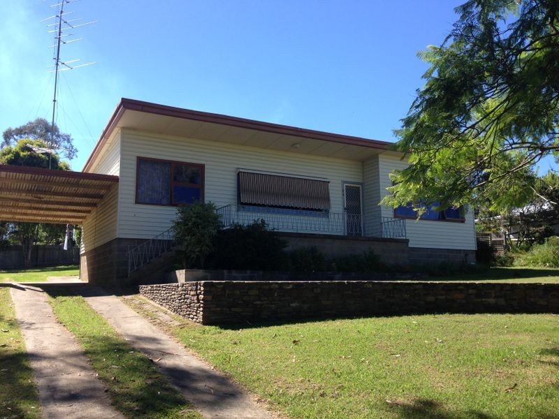 4 Hawdon St, Moruya NSW 2537