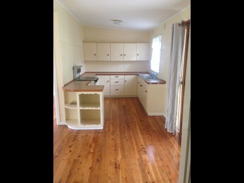 4 Hawdon St, Moruya NSW 2537
