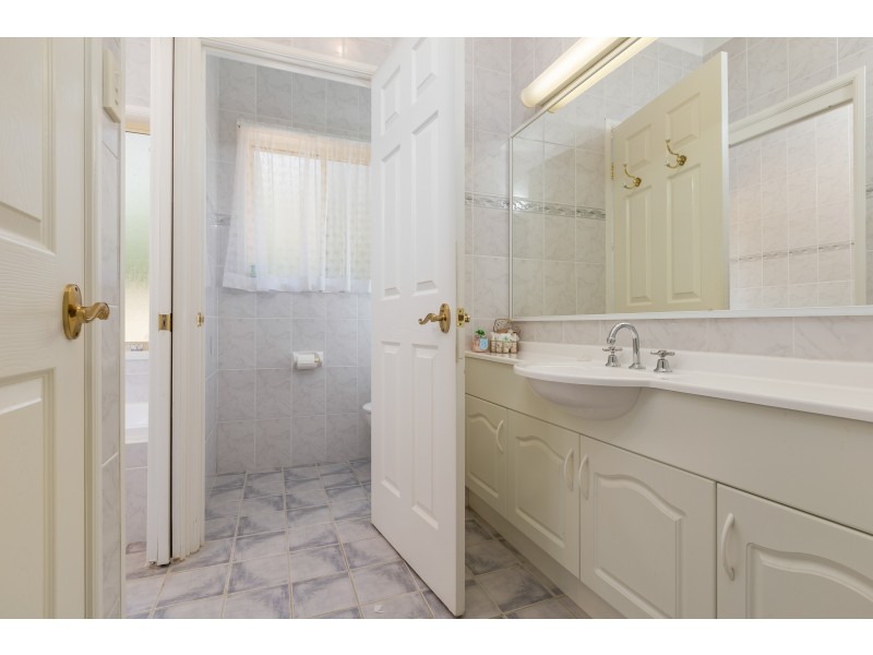 34 Collett Place, Meringo NSW 2537