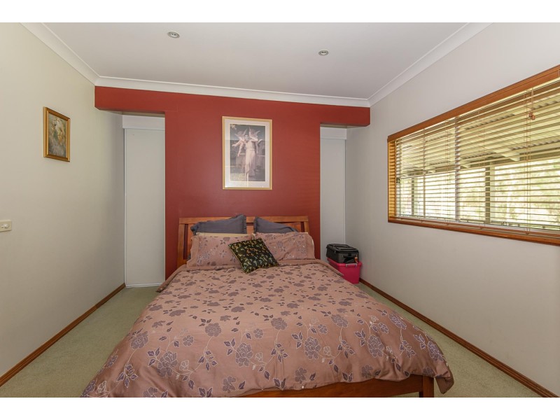 14 Narambi Close, Moruya NSW 2537