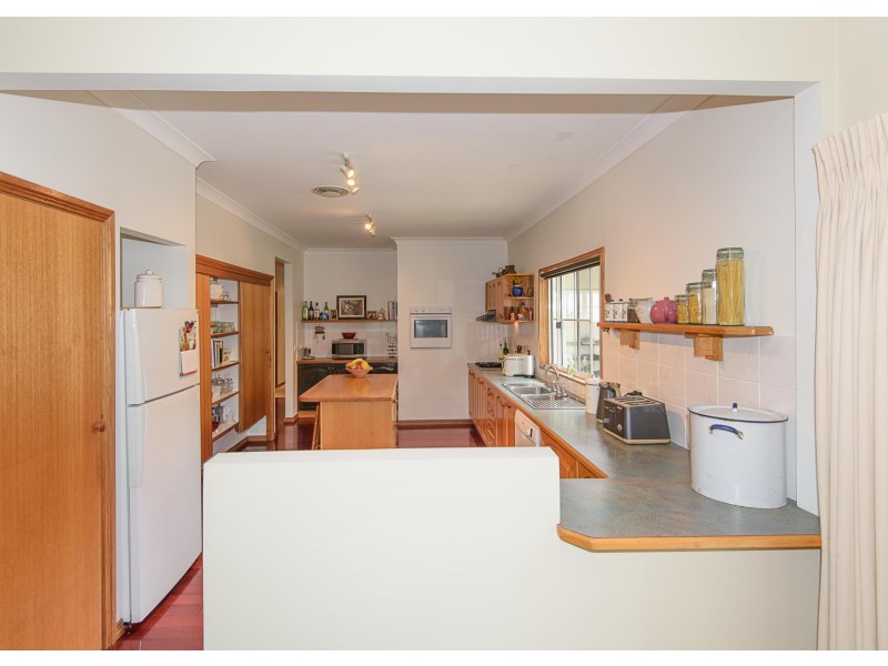 14 Narambi Close, Moruya NSW 2537