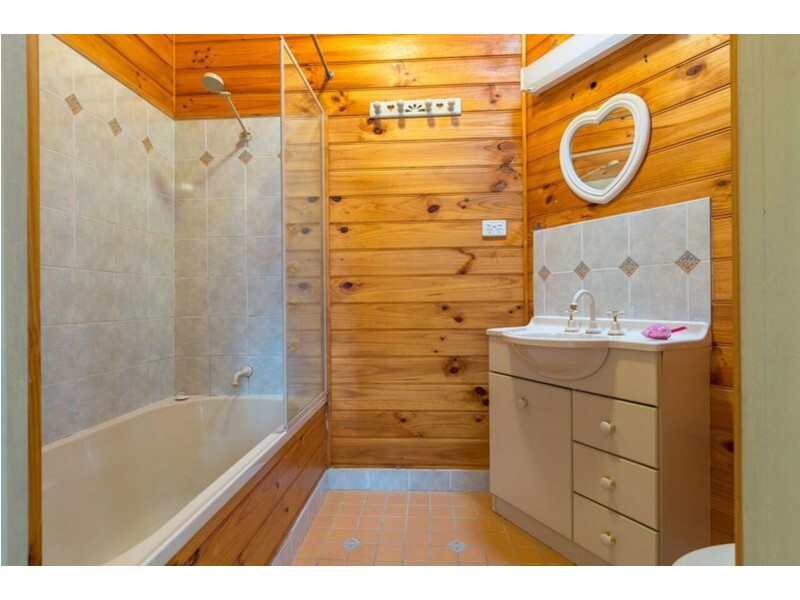 6 Janari Close, Moruya NSW 2537