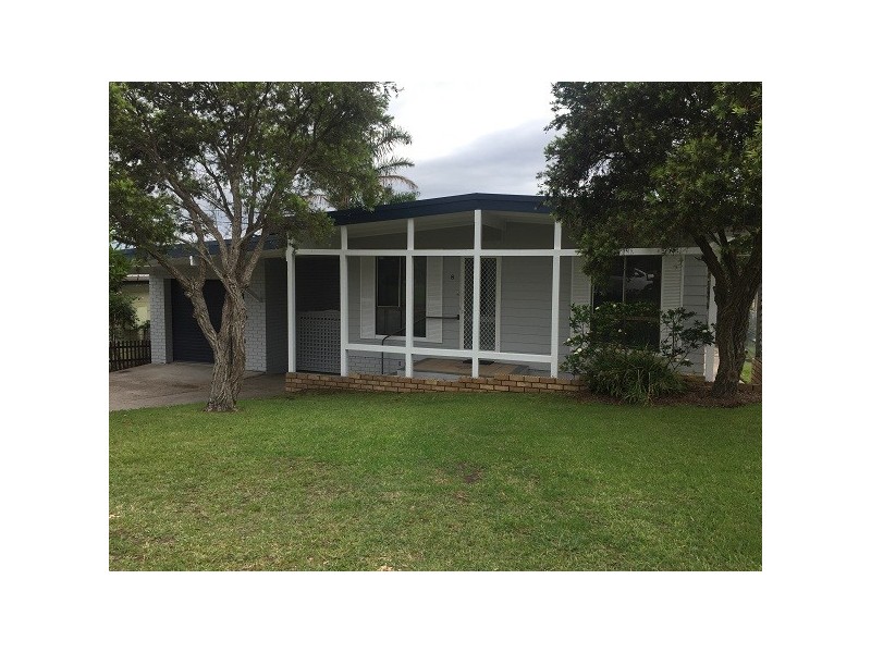 8 Oaks Ave, Tuross Head NSW 2537