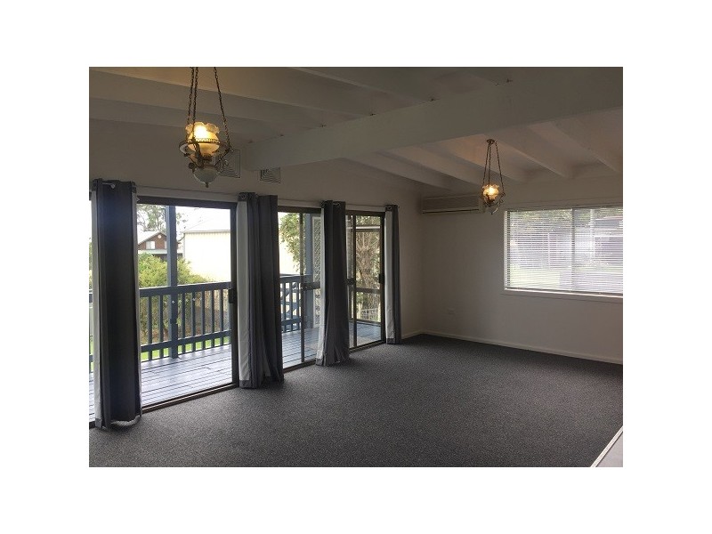 8 Oaks Ave, Tuross Head NSW 2537