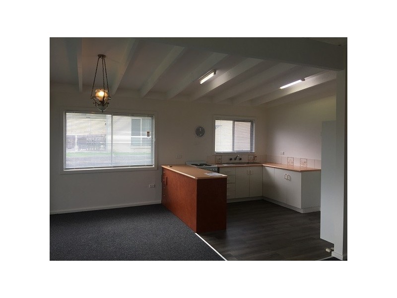 8 Oaks Ave, Tuross Head NSW 2537