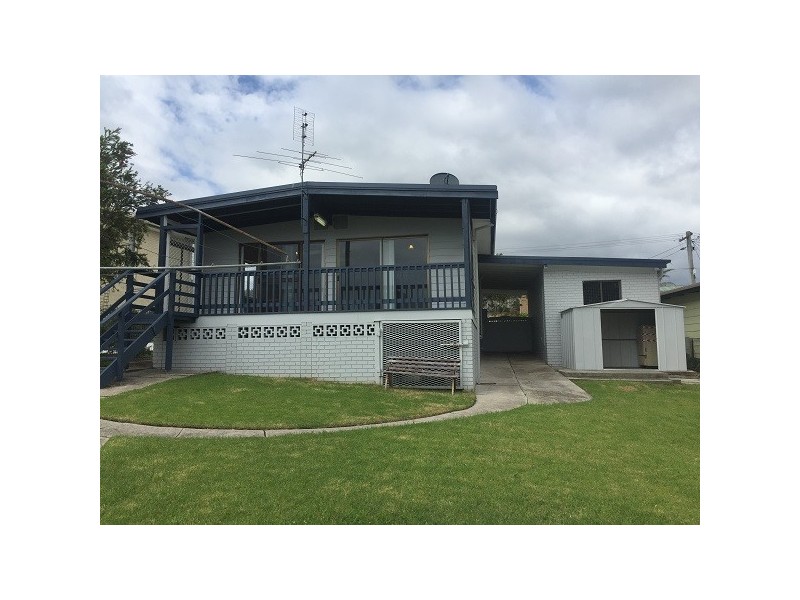 8 Oaks Ave, Tuross Head NSW 2537