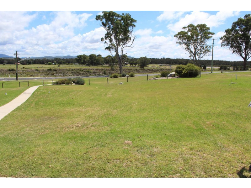 20 Joy Place, Moruya NSW 2537