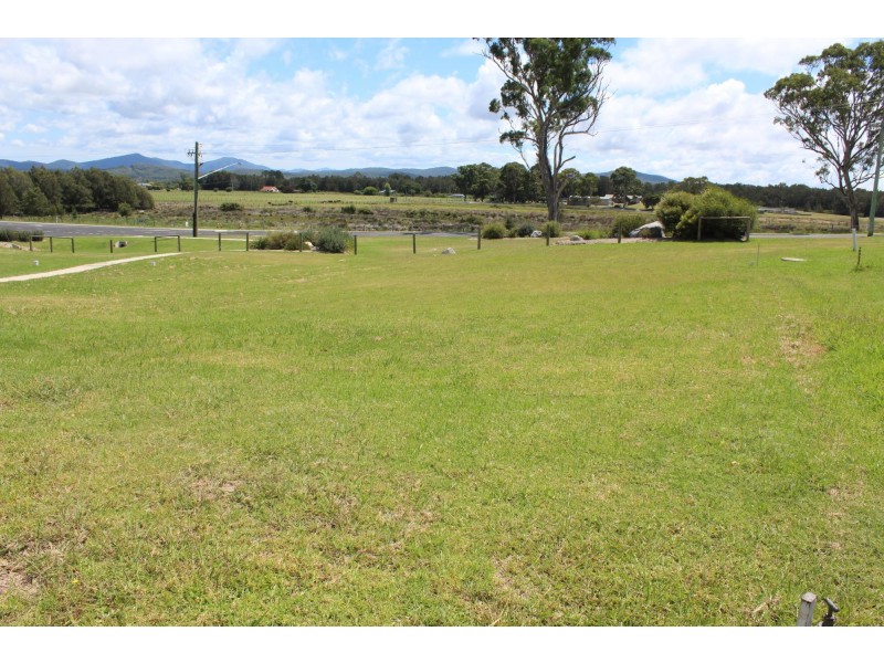 20 Joy Place, Moruya NSW 2537