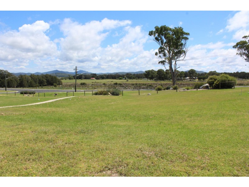 20 Joy Place, Moruya NSW 2537