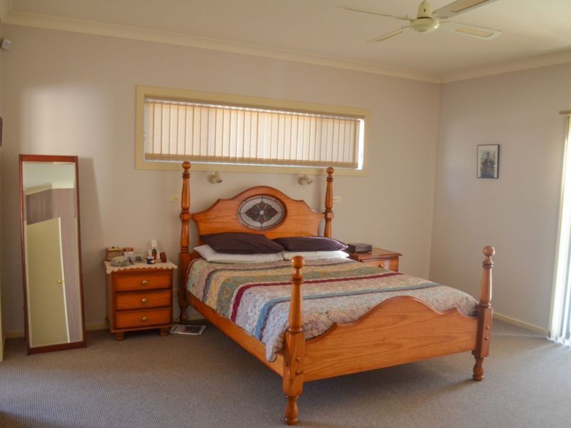 13 Heffernan Place, Moruya NSW 2537