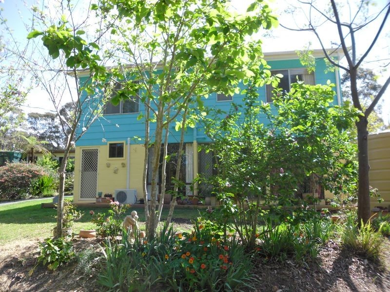11 Grove Place, Moruya Heads NSW 2537