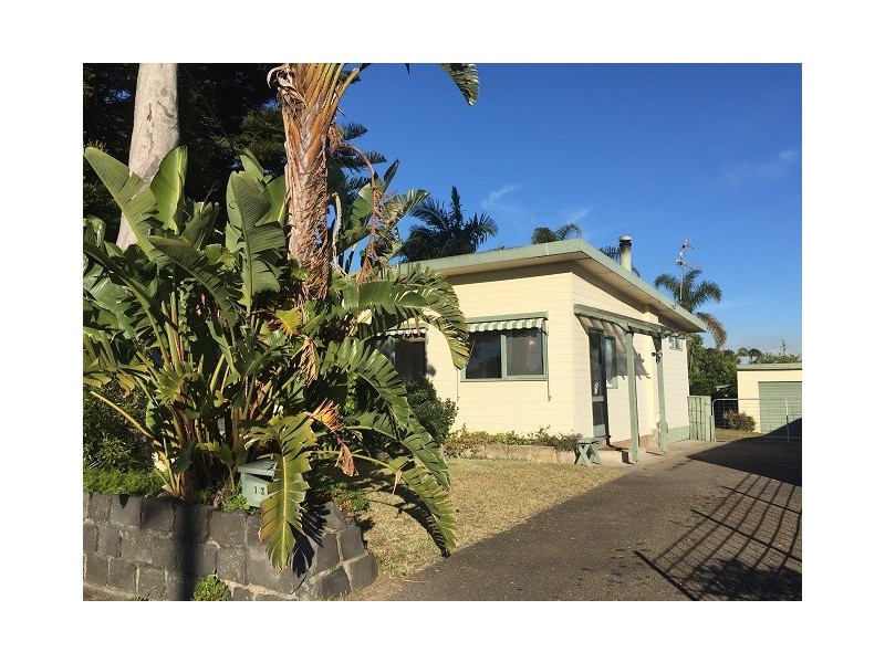 13 Deakin Pde, Tomakin NSW 2537