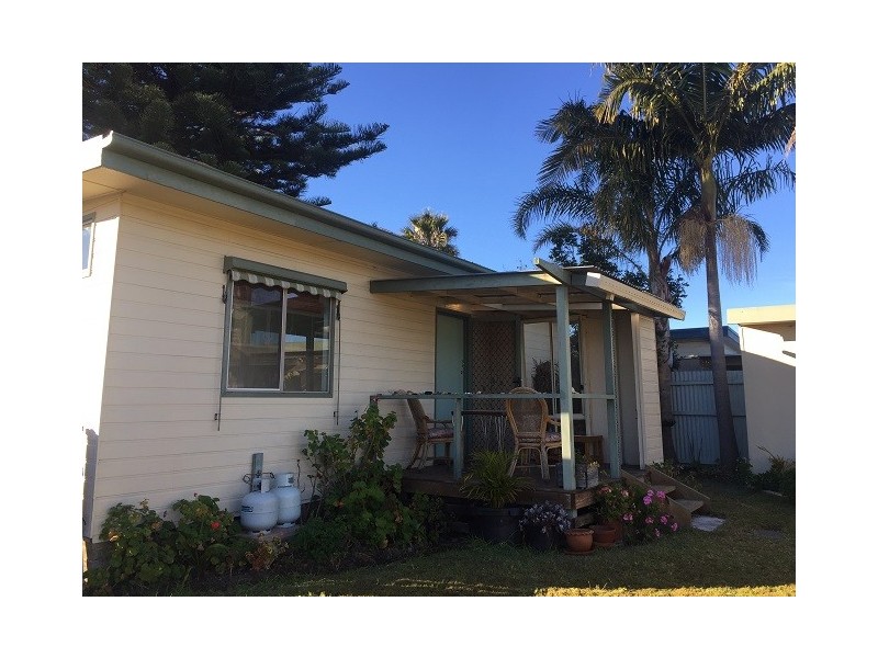 13 Deakin Pde, Tomakin NSW 2537