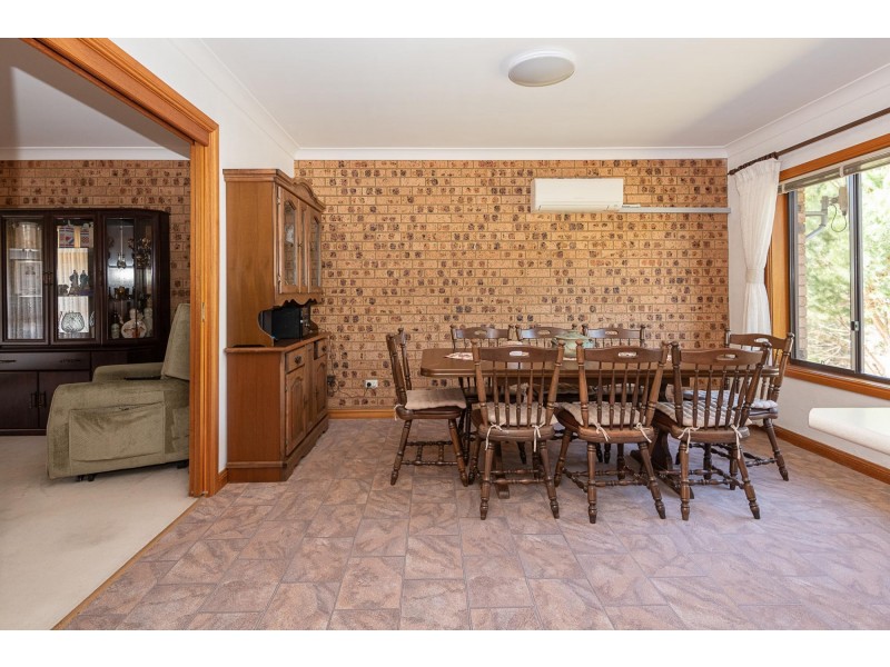 6 Cutharich Place, Moruya NSW 2537