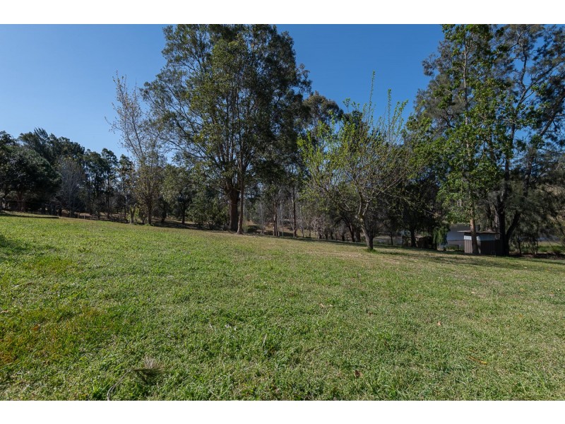 6 Cutharich Place, Moruya NSW 2537